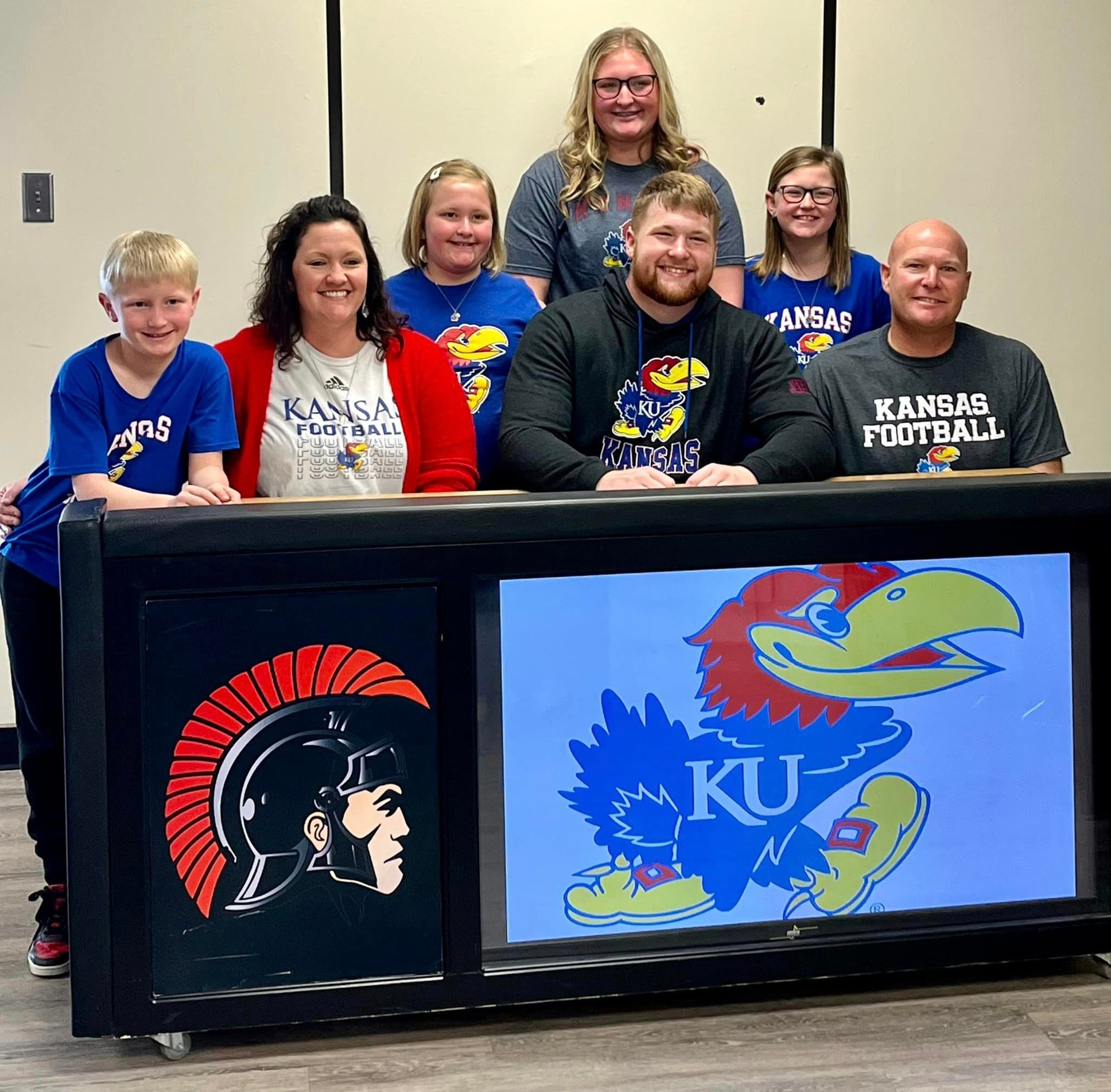 Grady Seyfert pictured with his parents Amanda & Casey Seyfert and his siblings. (Photo courtesy of Beloit Jr/Sr High School Facebook.)
